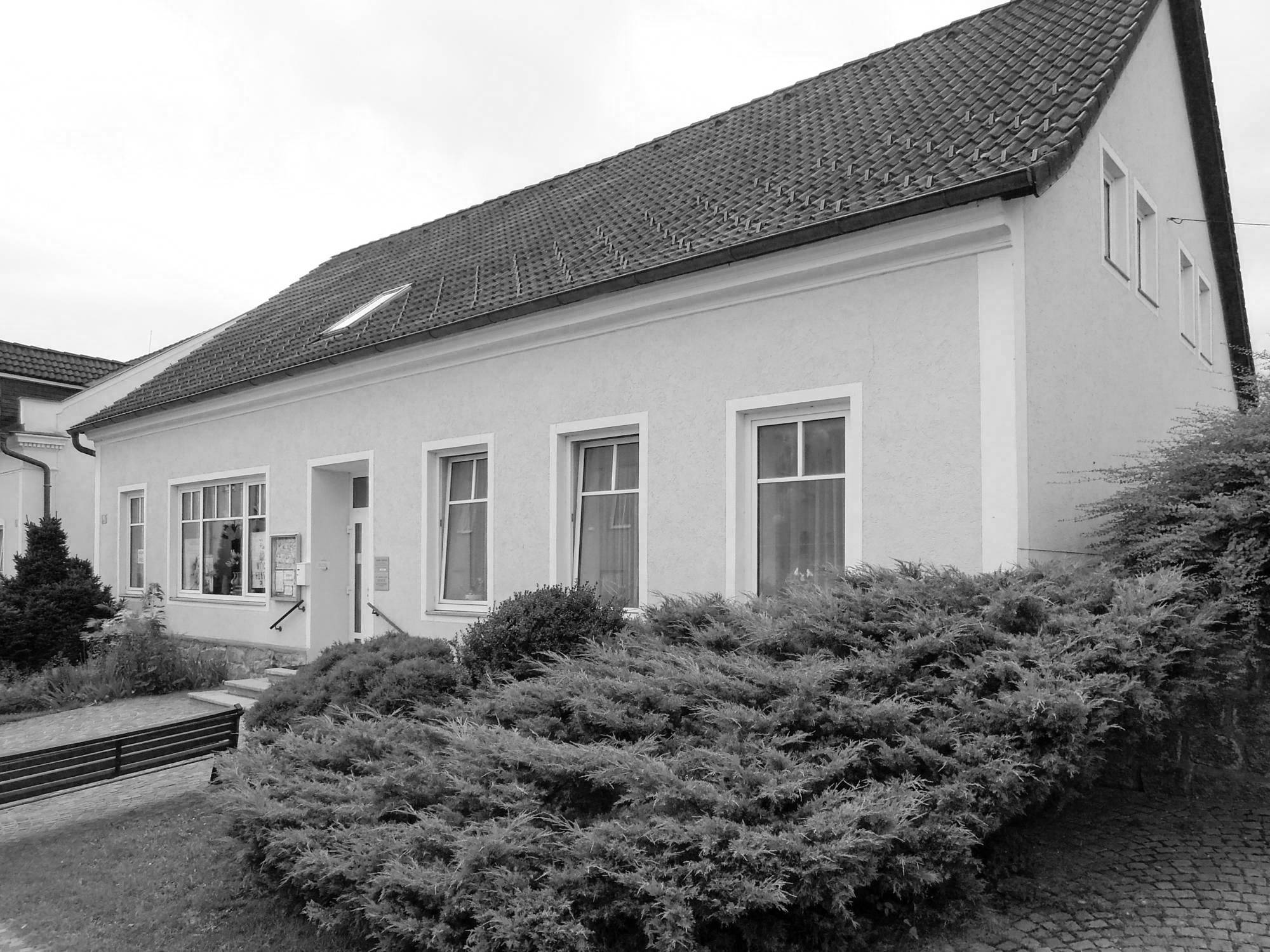 architektun-ordination-heidenreichstein-aussen-vorher-sw